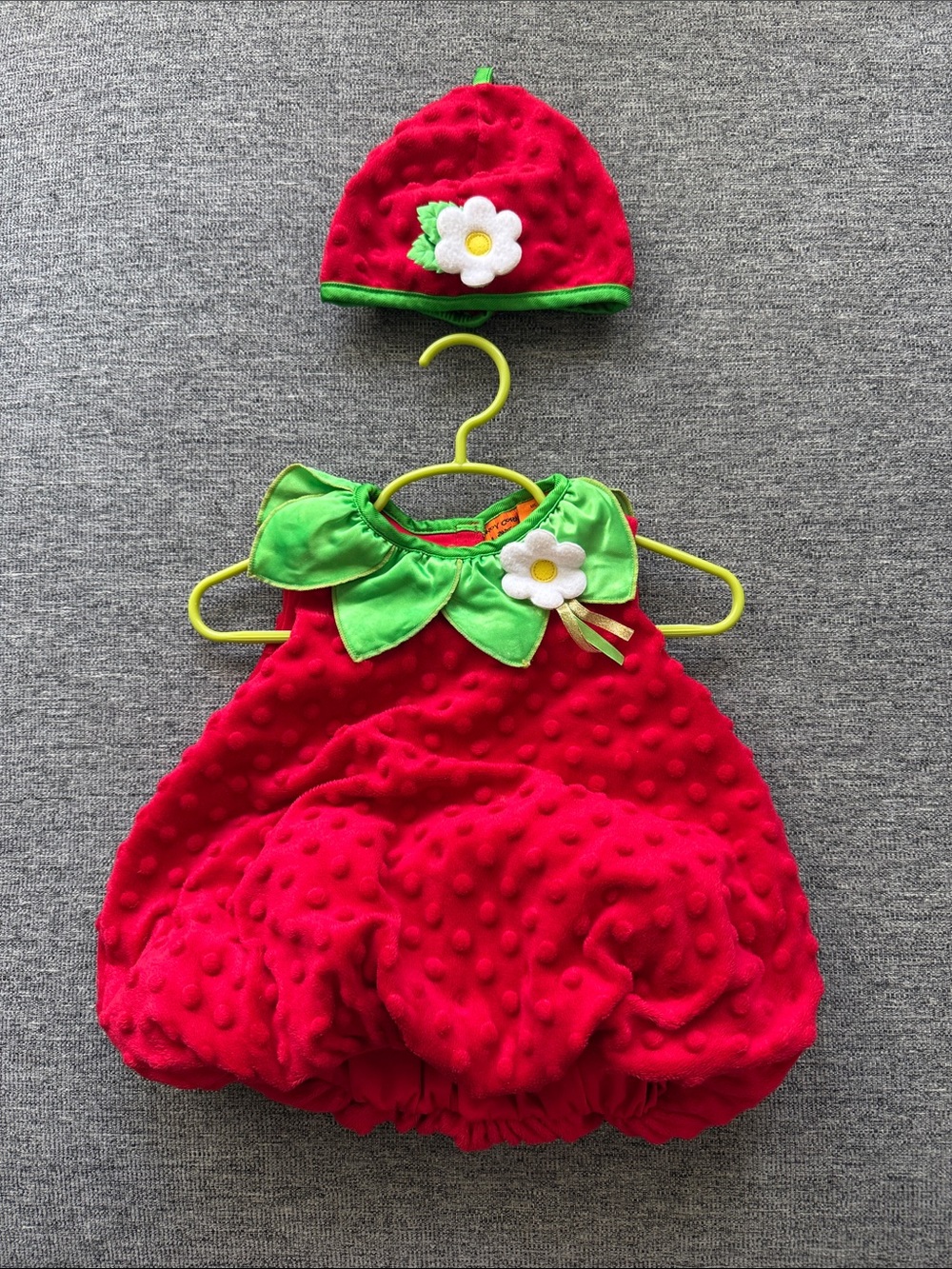 ADORABLE 🌼🍓 STRAWBERRY 🍓🌼 2PC INFANT COSTUME SIZE 3-6 MONTHS 🌟LIKE NEW🌟